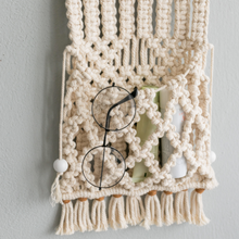 画像をギャラリービューアに読み込む, wall hanging knit bag | 壁掛け手編みバッグ
