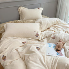 画像をギャラリービューアに読み込む, bear embroidery bed linen set | クマ刺繍ベットリネン4点セット
