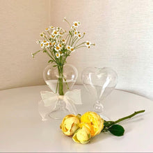 画像をギャラリービューアに読み込む, glass heart flower vase | ハートガラスフラワーベース
